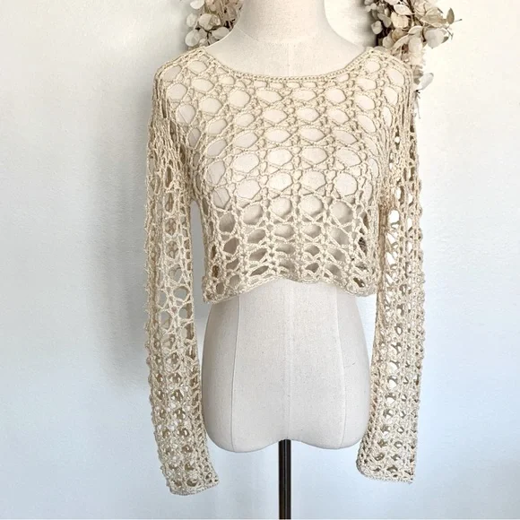 MISSGUIDED Hexagon Stitch Cropped Crochet Sweater in Natural Beige